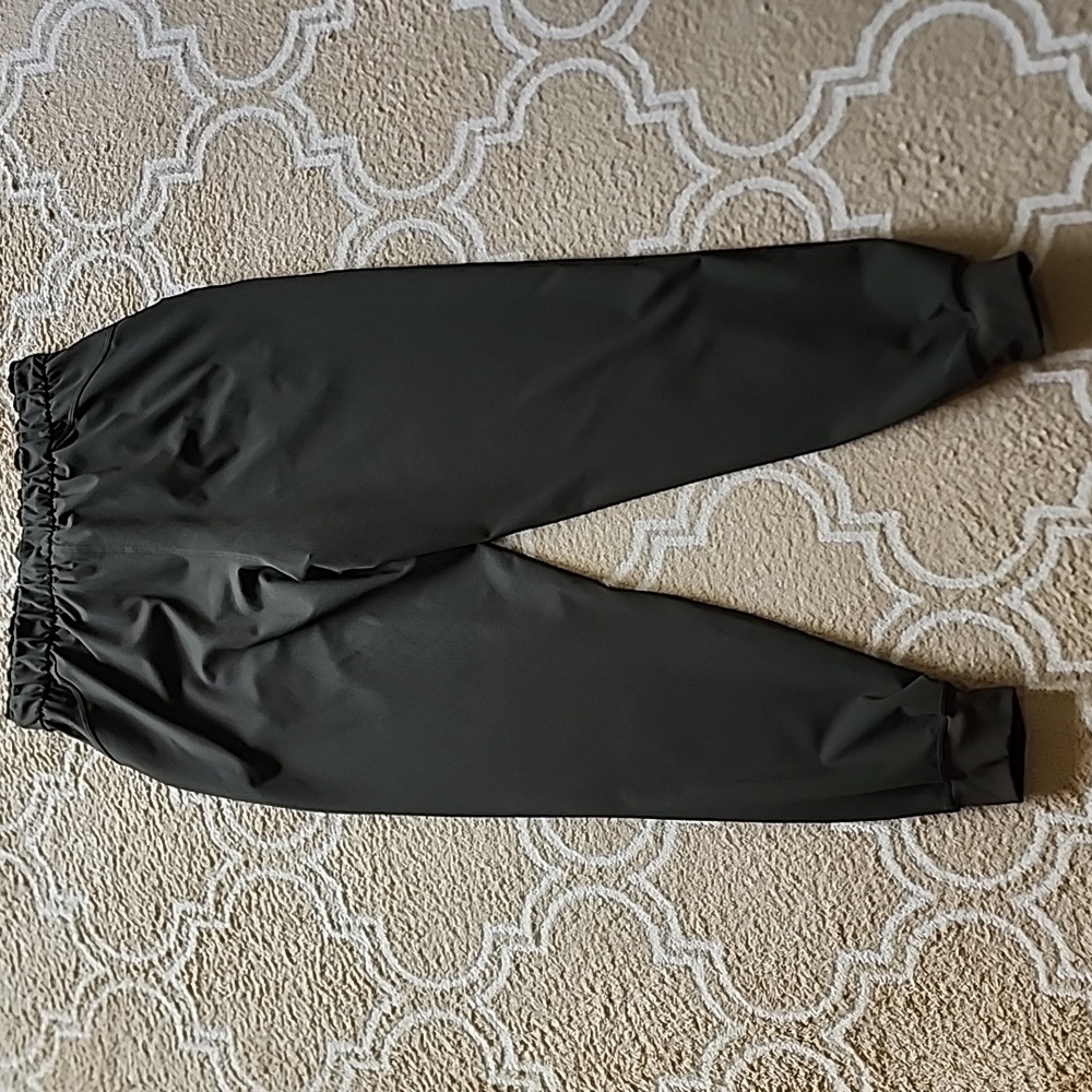 Lululemon Stetch High-Rise Jogger in Dark Olive EUC - Picture 4 of 8